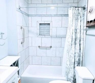 Greensboro House | Comfy 3BD-2BA Near Colleges,Tanger, Coliseum