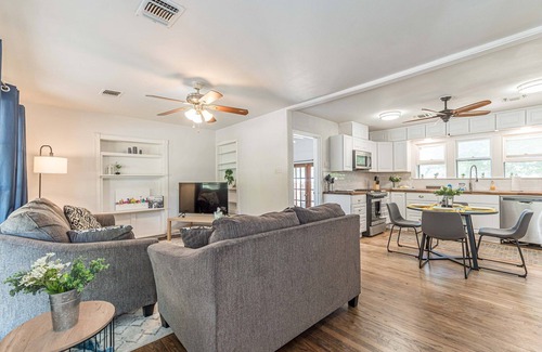 Schertz House | Comfy 4BR - The "Aero" in Schertz