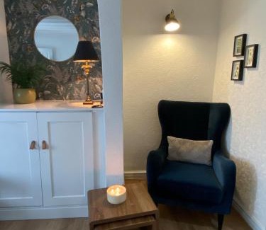 Standish House | Comfy and Connected Standish Home - Two Mins from M6 Jct-27