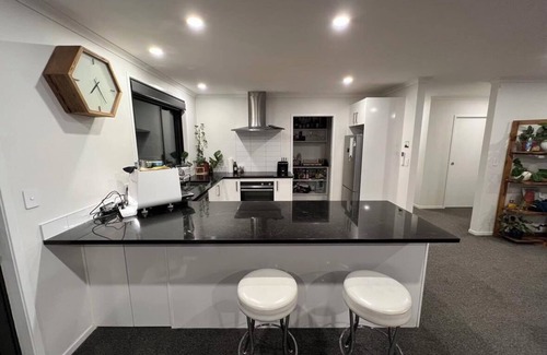 Waitara House | Comfy and Convenient Modern Waitara Home