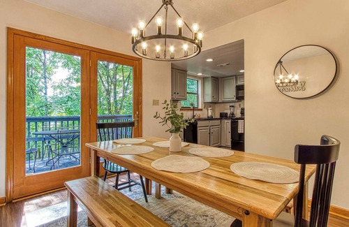 Pigeon Forge House | Comfy Autumn Escape near Dollywood | Pool + Grill