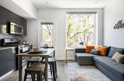 Holly Condo | Comfy Bijou Studio in Trendy East Austin