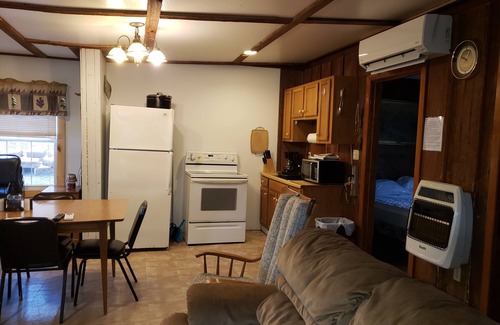 Huntingdon House | Comfy cabin in the woods with huge party deck