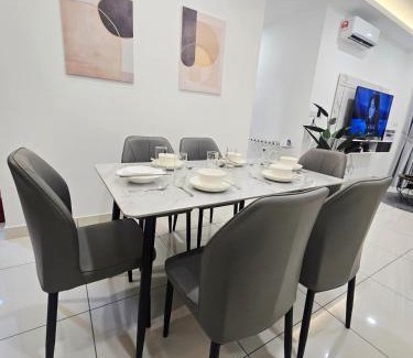 Kampung Bukit Dukong Apartment | Comfy Cheras C180 Belakong Tradres Park 3BR 2 Bath Room 2 Carpark