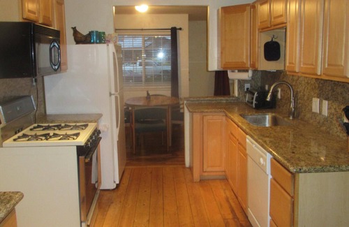 Chico House | Comfy Chico Home near FWY with Hot Tub {pet friendly}