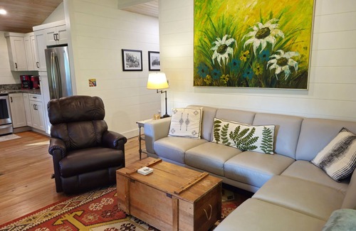 Historic Downtown Apalachicola Cottage | Comfy Cottage in Apalachicola; Easy Walk to Downtown!