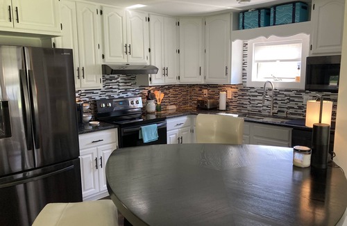 La Crescent House | Comfy Cottage