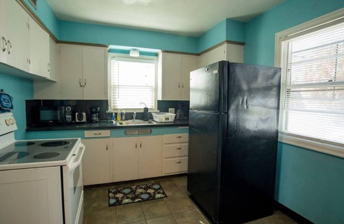 Montavilla House | Comfy & Cozy For The Professional & Family