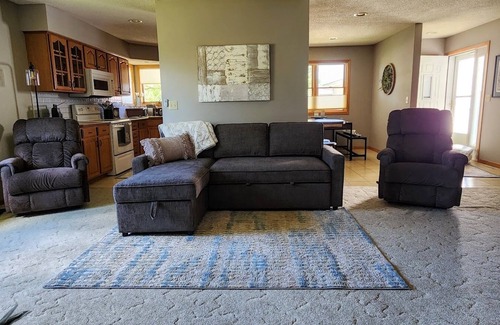Decorah House | ~Comfy~Cozy~ Friendly Neighborhood!