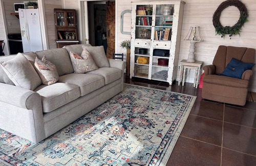 Shipshewana House | Comfy & Cozy Lakefront Cottage