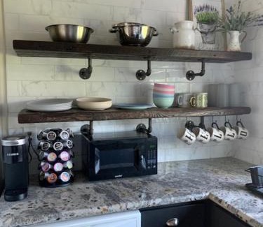 Hayward Apartment | Comfy Family Apartment Home Free Parking Wi-fi