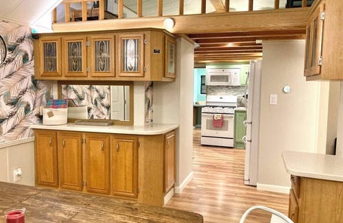 Hiawassee Cabin | Comfy GA Mtns. Getaway: 2-bdrm/king cabin, w/loft. Mountain views, AC, WiFi