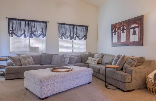 Bell West Ranch House | Comfy House Private Backyard with Pool BBQ Citrus