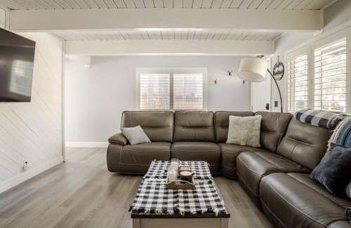Woodlands House | Comfy Modern Big Bear Cabin
