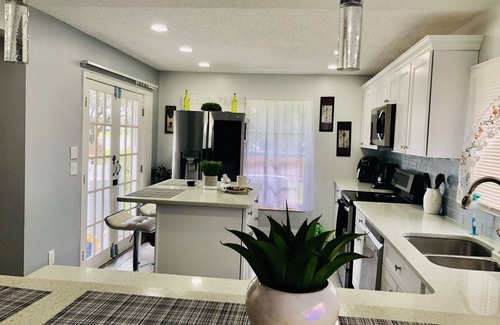 Pine Hills House | Comfy Queen Bedroom