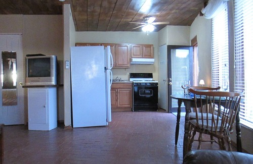 West Alameda Apartment | Comfy Studio for Two. A short 5 miles to SF Plaza!