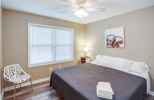 Gates-North Gates House | Comfy Suburb Home with King Beds by Arpt Dwnt UofR