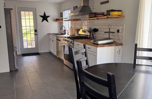 Verona House | Comfy three bedroom home near Pitt, CMU and downtown PGH attractions