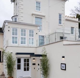 Worcester Apartment | Commandery Vaults - Luxury Apartment in City Centre with SKY TV