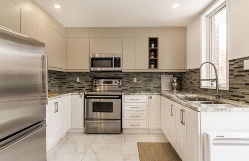 Laval House | Comme à la maison 🏡 | stationnement gratuit 🚗 | entrée indépendante🚪