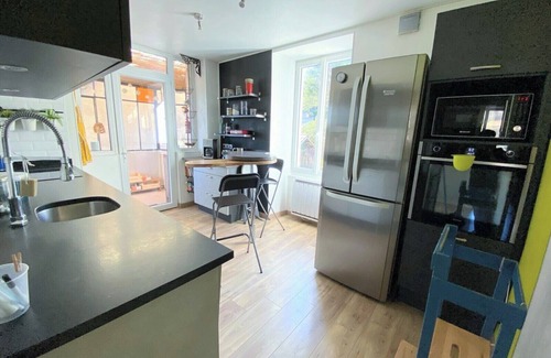 Bellegarde-sur-Valserine Apartment | Comme à la Maison ! Superbe Gîte Avec Jardin + Parking Proche Gare