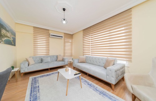 Altnkum Mahallesi Apartment | Commodious Flat Near Seaside in Antalya Konyaalti