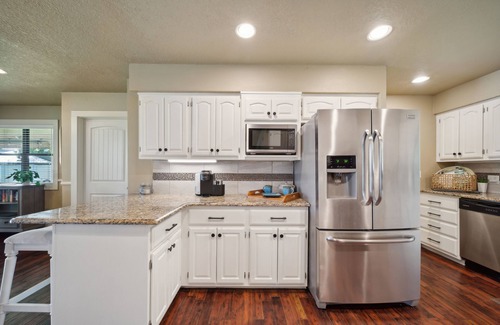 Vinita House | Community Pool, Fishing Ponds, Hot Tub, Large Family Room-SINGLE STORY