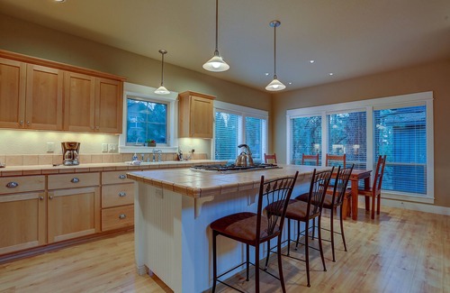 Westbrook Meadows House | Community Pool (Seasonal) & Hot Tub, On River Trail, Ski/Drying Rack