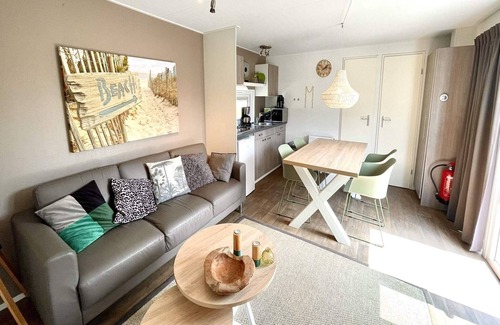 Municipality of Hellevoetsluis Ski Chalet | Compact chalet at 4.5 km. from Rockanje