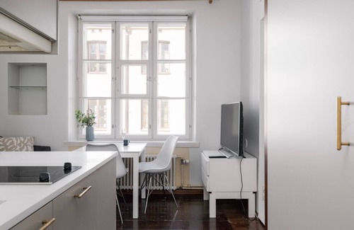 Helsinki City Centre Apartment | Compact Renovated Studio in Kruununhaka