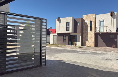 Mineral de la Reforma House | Complete house Paseos de Chavarría 300 M with almost totally roofed spaces.