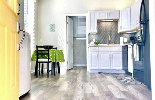 Smithville Apartment | Completely remodeled efficiency unit one block from the Smithville square