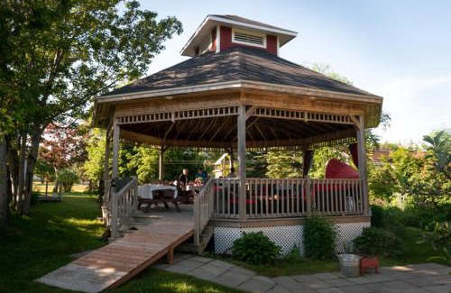 Caraquet House | Complexe d'hébergement la Maison touristique Dugas