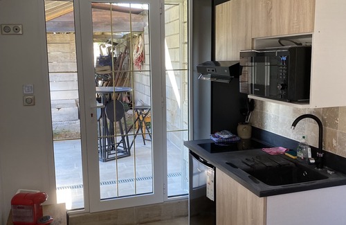 Charmes Bed & Breakfast | Complexe Familial Avec Grand Terrain et Location de van Américain