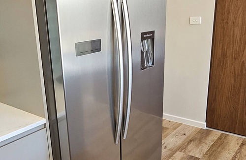 Pearce House | Comtemporary 4bedrm Townhouse with 2 car garage