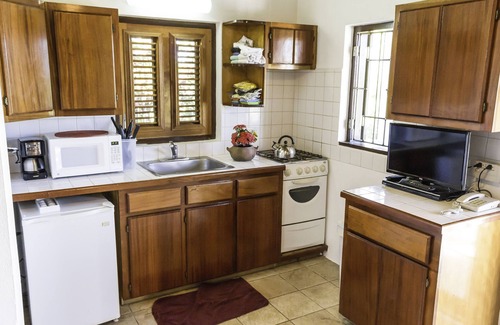 Newcastle Cottage | CONCH SHELL COTTAGE at white sand beach.