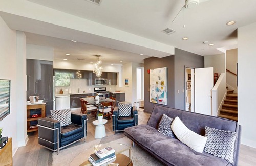 East Cesar Chavez Condo | Condo ∙ 2 bedrooms ∙ 6 guests