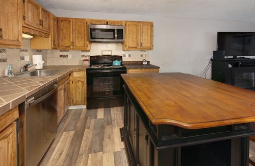 Dillon Condo | Condo 2 BR in Dillon sleeps 5, Pool and Hot Tub