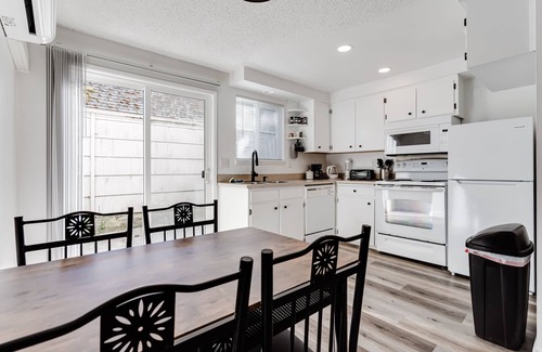 College Hill Apartment | π Condo (#2) UO, Autzen Stadium, Amazon Park, Enjoy Eugene!