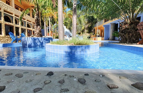 Lance aux Epines Condo | Condo Del Cielo