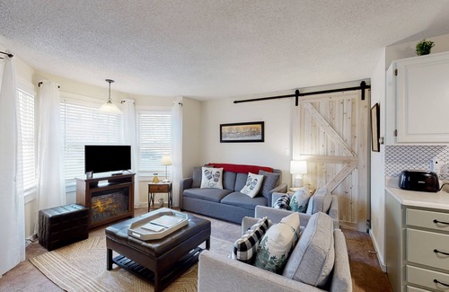 Ludlow Condo | Condo in the heart of town near skiing - less than a mile to Okemo Mountain
