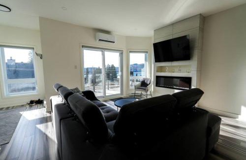 Saint Donat Apartment | Condo le YÉTI -Lake view-St-Donat- dogfriendly