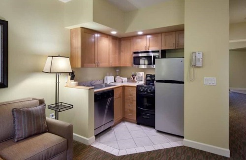 Lake Geneva Condo | Condo nearby Grand Geneva Resort SKI GOLF Fall Leaves