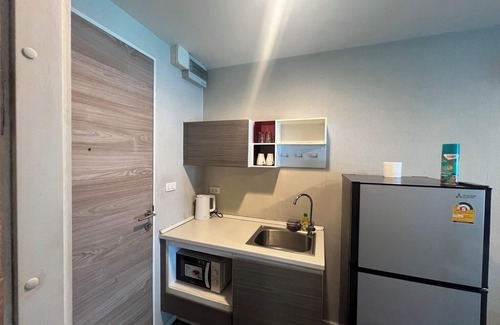 Ramkhamhaeng Apartment | Condo pool gym wifi big shopping mall boat train bus 5 min by walk night market