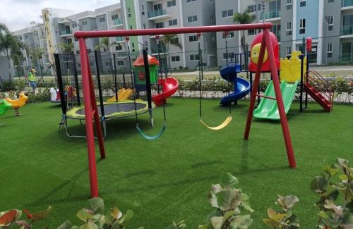 Llanos de Gurabo I Apartment | Confortable apartamento de 3 tres habitaciones, con hermosa vista de area verde, ademas de piscinas y juegos infantiles en area recreativa
