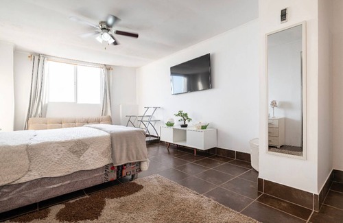 Lima Bed & Breakfast | Confortable Big Bedroom with seaview and Private Bath close to airport .
