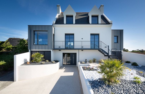 Goulven Villa | Confortable seaview mansion with elevator hamam + hot tube + closed garden