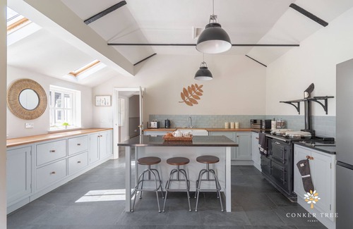 Huntingdon Other | Conker Tree House, Hot tub and large garden