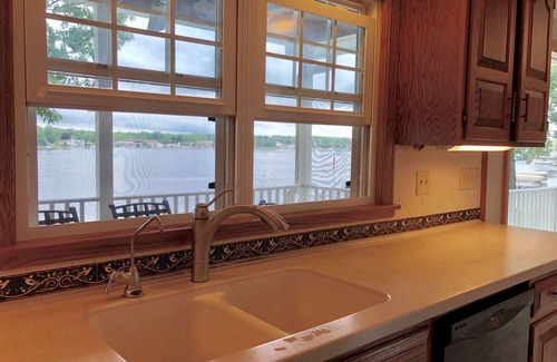 Conneaut Lake House | Conneaut Lake, PA 5 Bedroom Lakefront Home with 100' of Frontage and Dock