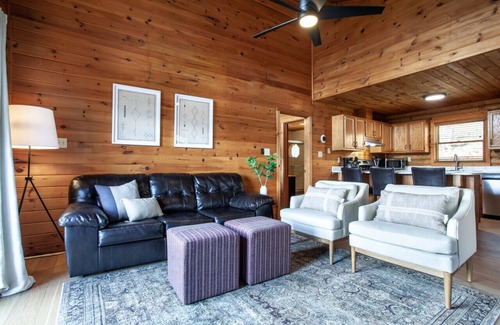 Gatlinburg - Pigeon Forge Cabin | Constellation Station - View, Hot Tub, Fireplace!